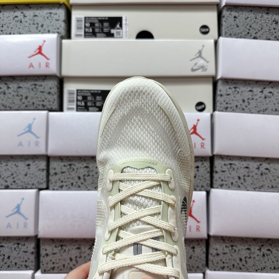 Nike Vomero Premium HQ2050-100 - Image 10