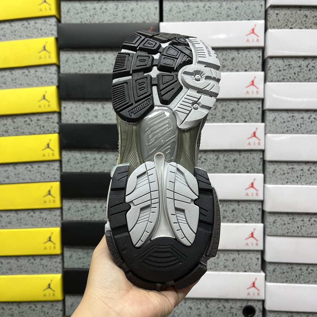 Balenciaga BLCG Runner 7.5 - Image 10