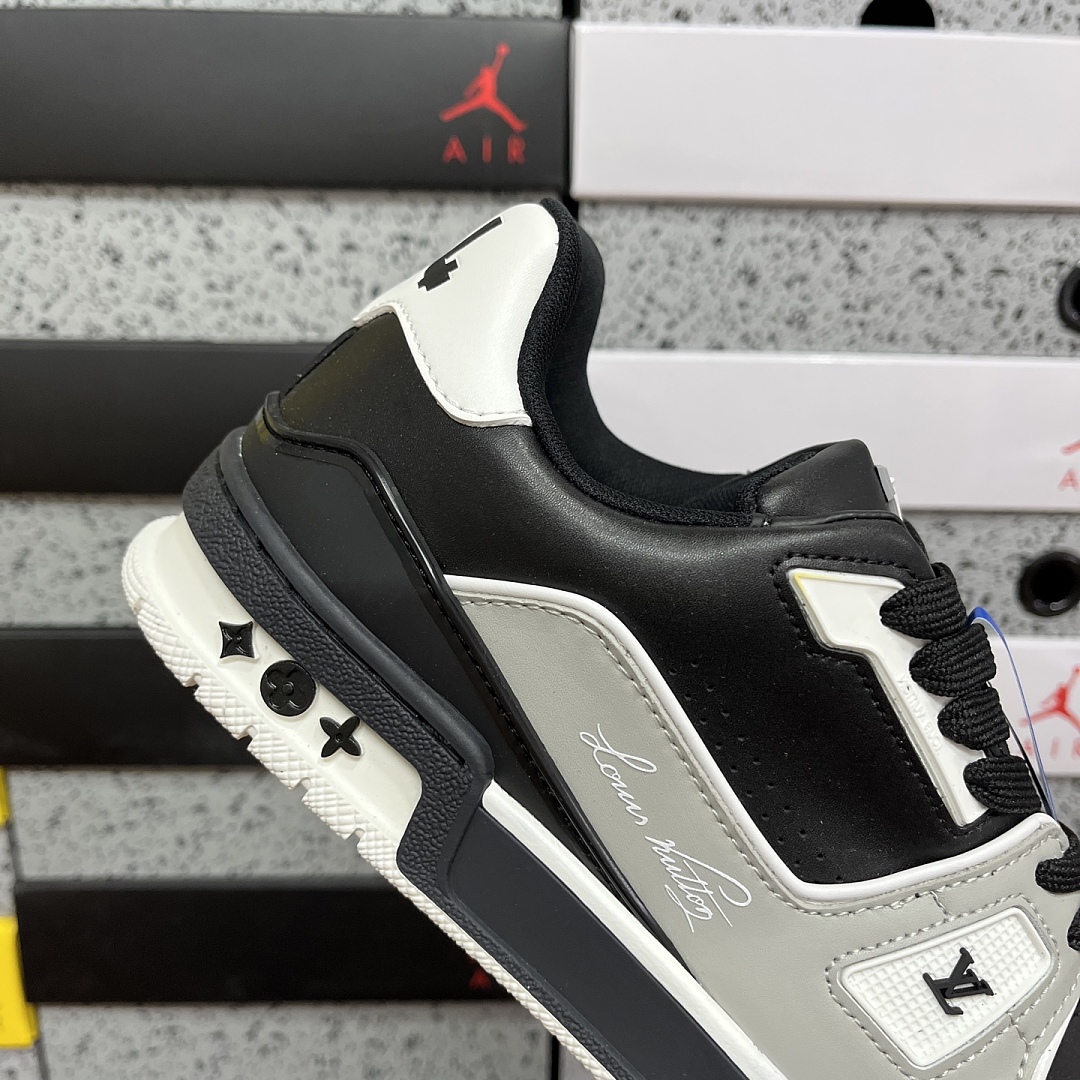 Louis Vuitton Trainer - Image 2