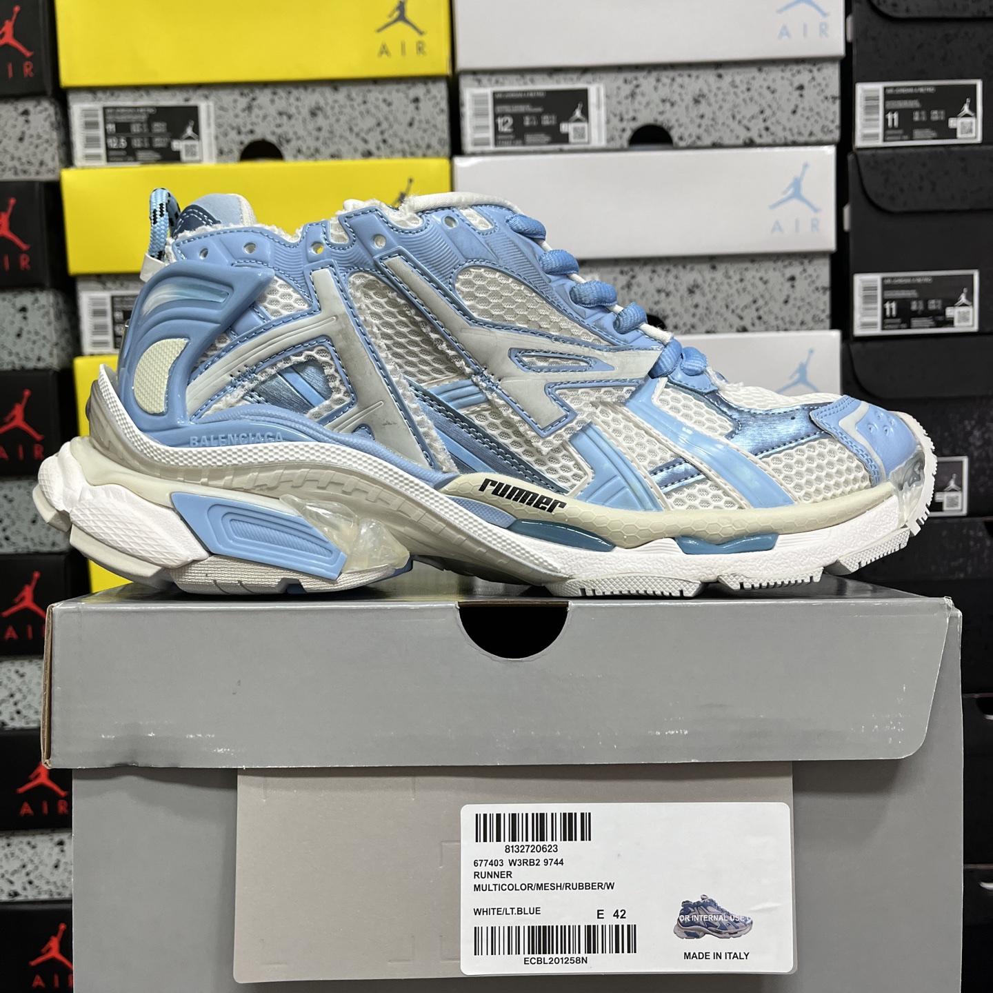 Balenciaga BLCG Runner 7.0 - Image 11