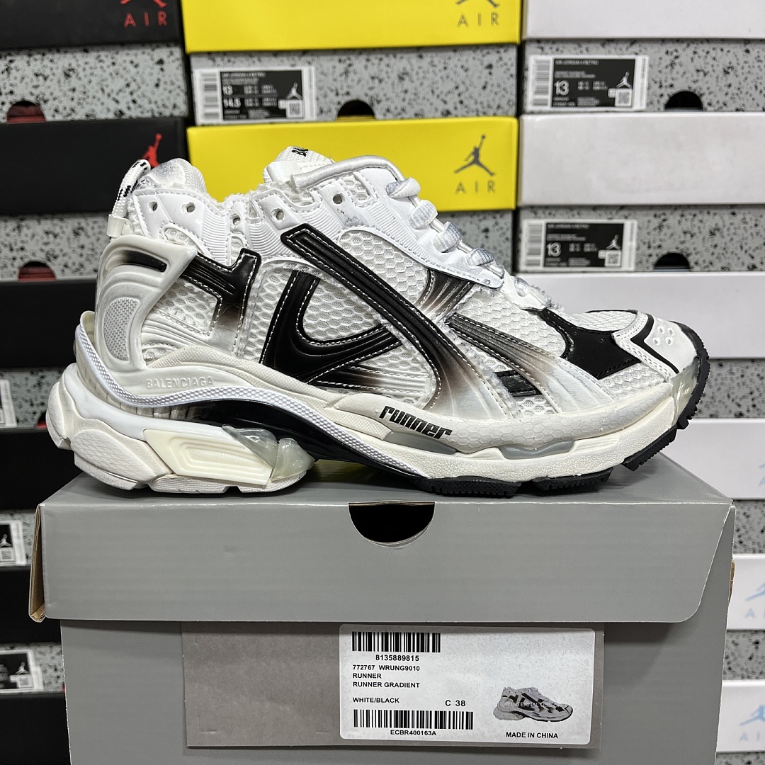Balenciaga BLCG Runner 7.5