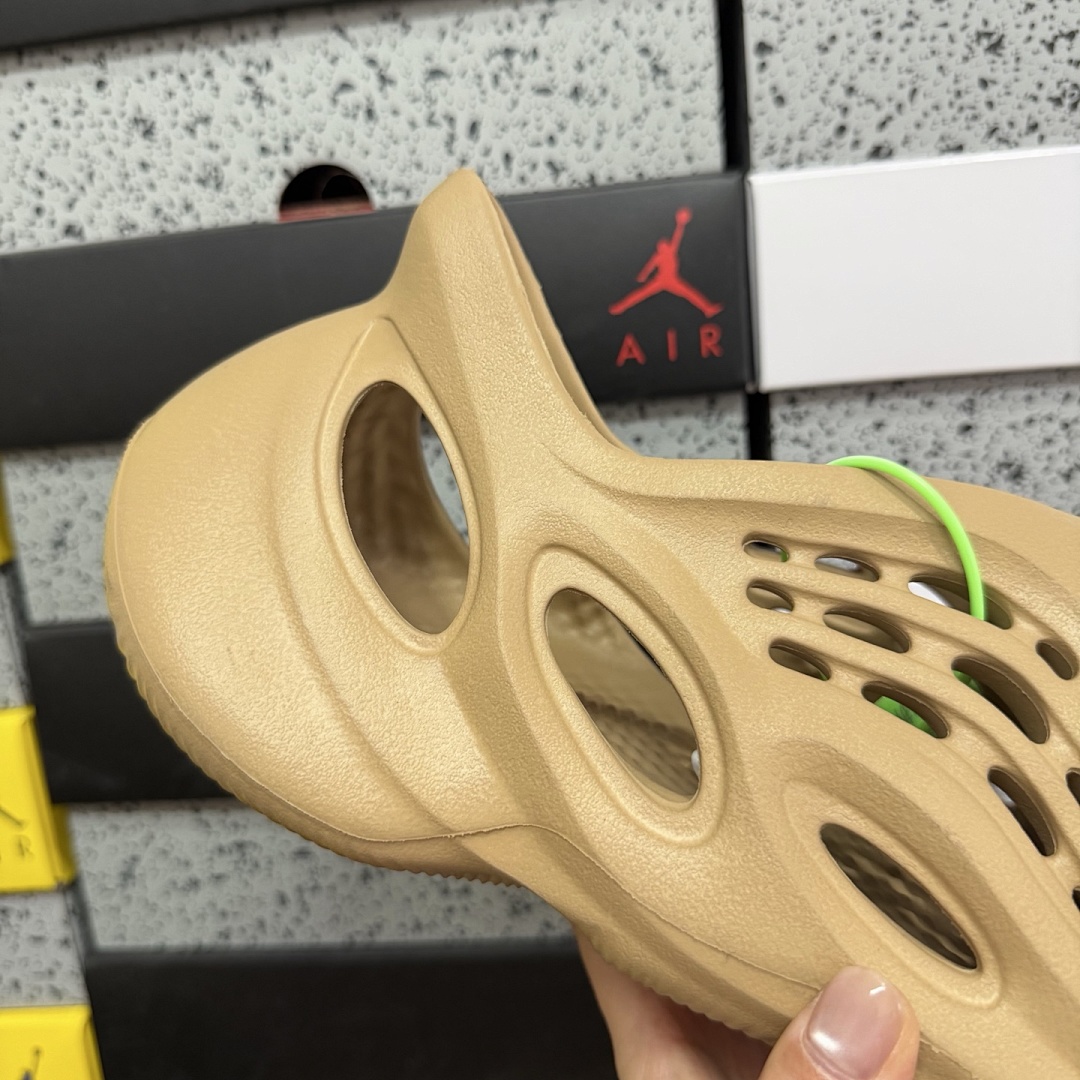 Adidas Slide/Foam Runner - Image 22