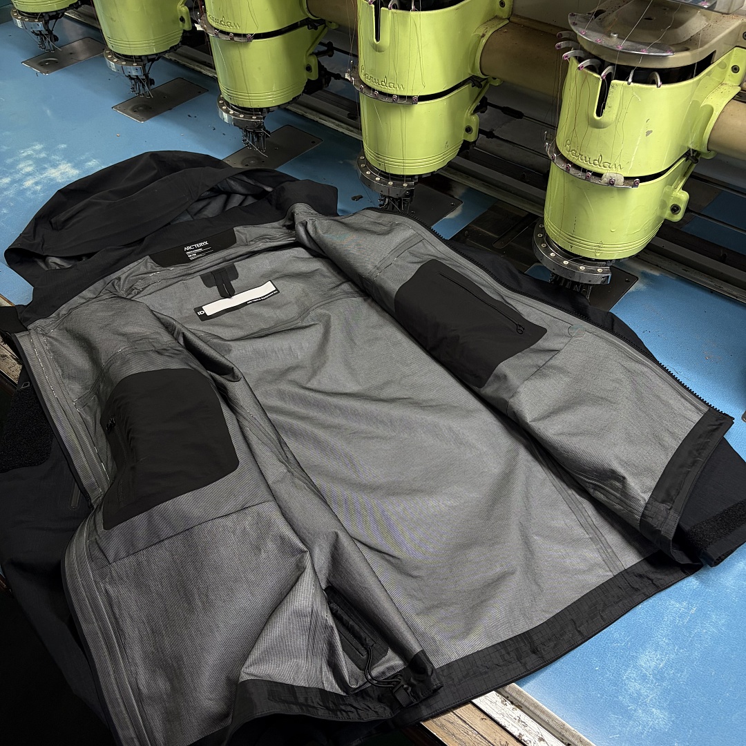 Arc'teryx Alpha Jacket (Gen2.2) - Image 8