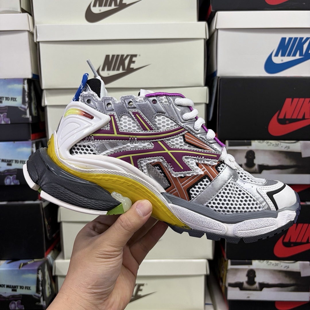 Balenciaga BLCG Runner7.0 - Image 63