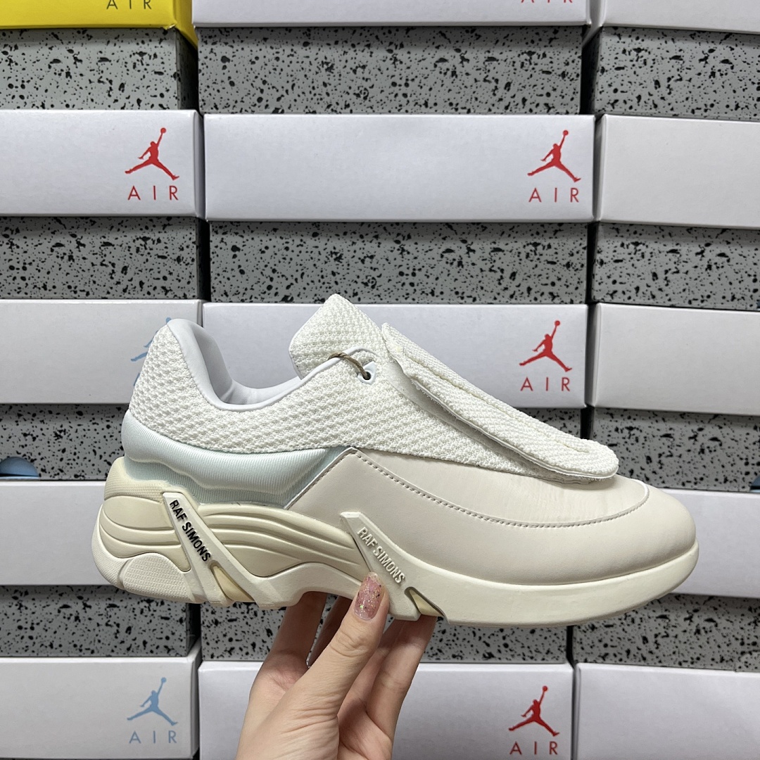 On Running Raf Simons Antei Low Top - Image 6