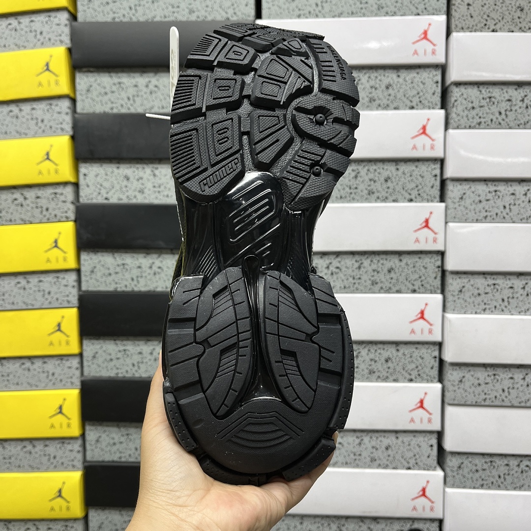 Balenciaga Runner LED Black 7.5 - Image 10