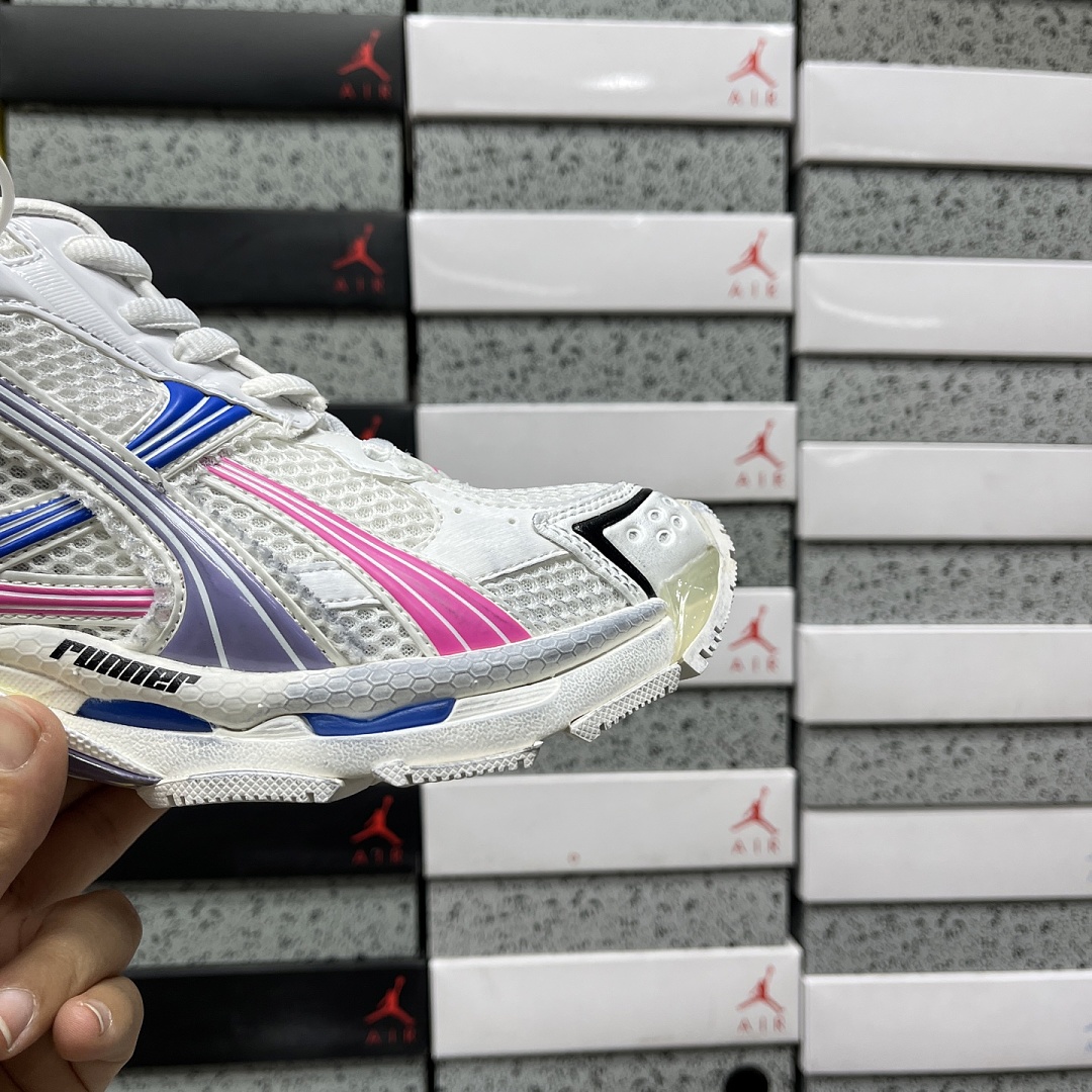 Balenciaga BLCG Runner - Image 18