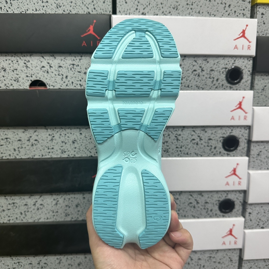 On Running Cloudsolo LOEWE Turquoise - Image 9