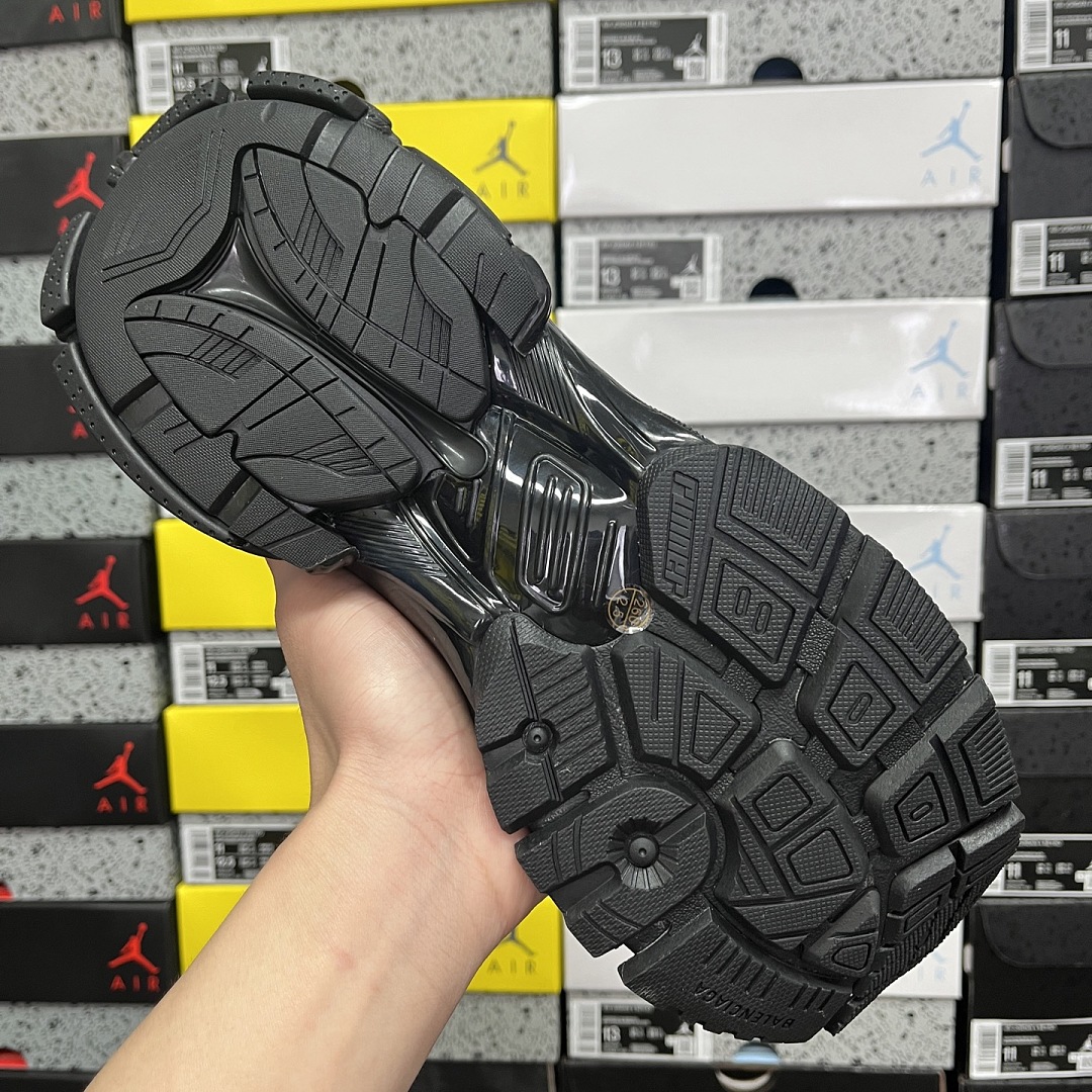 Balenciaga BLCG Runner 7.5 - Image 7