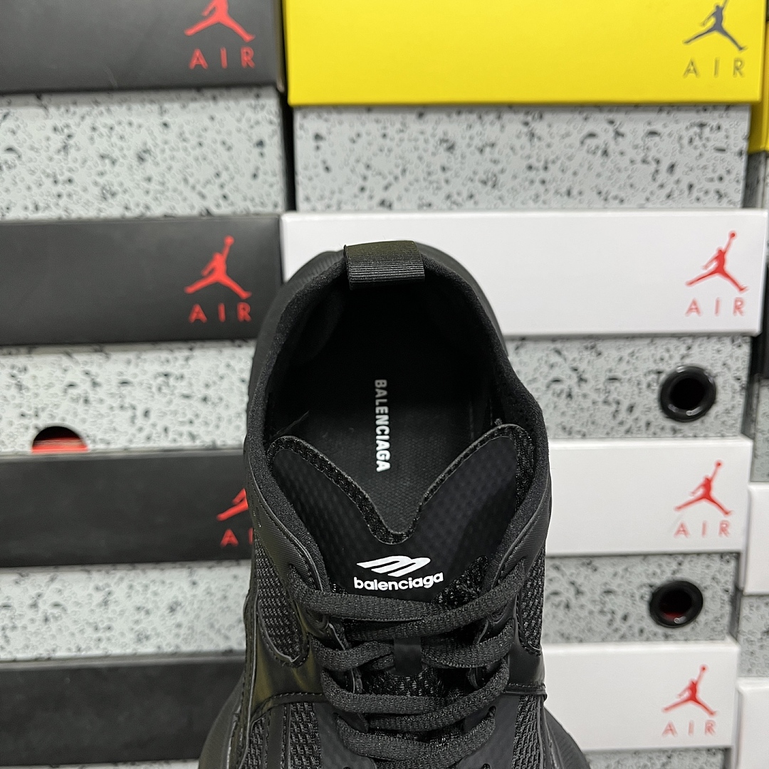 Balenciaga Circuit - Image 37