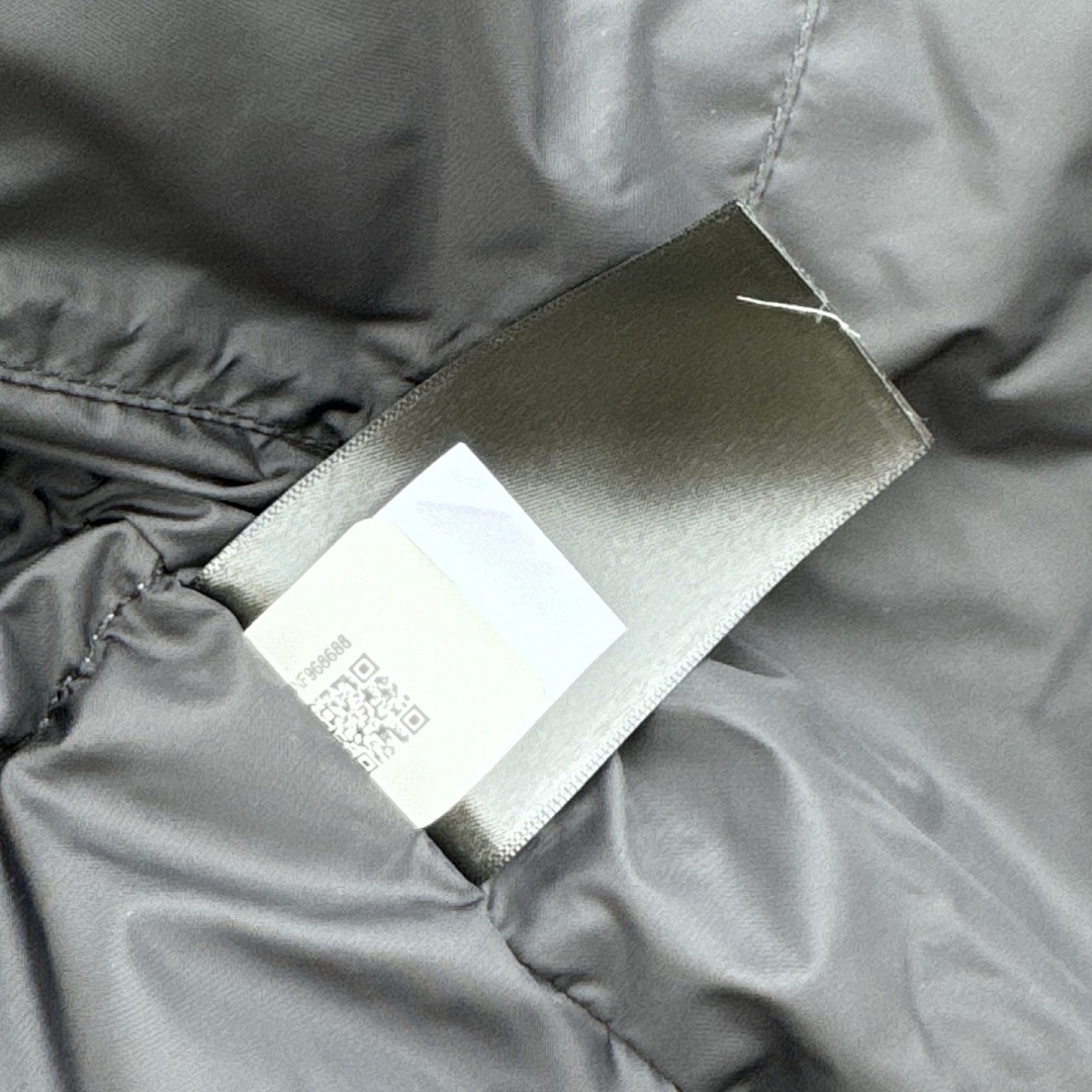 The North Face TNF 1996 Retro Nuptse Vest - Image 63