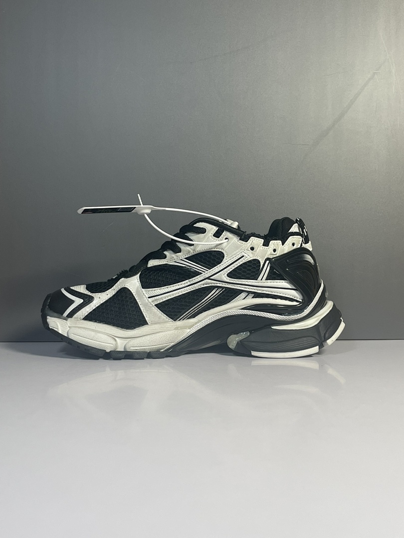 Balenciaga Runner 7.5 - Image 66