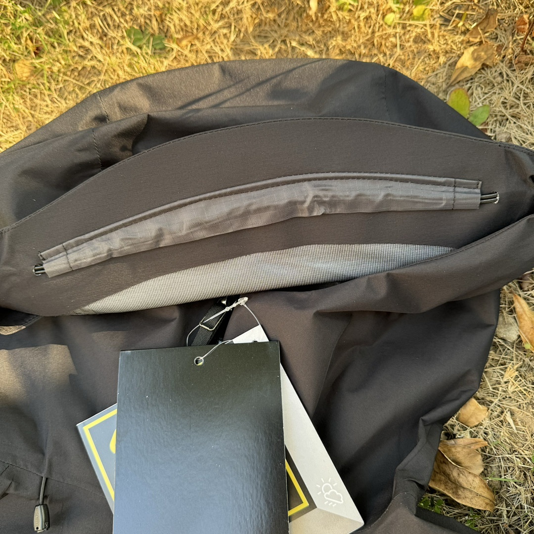Arc'teryx Beta LT Jacket (Black) - Image 7