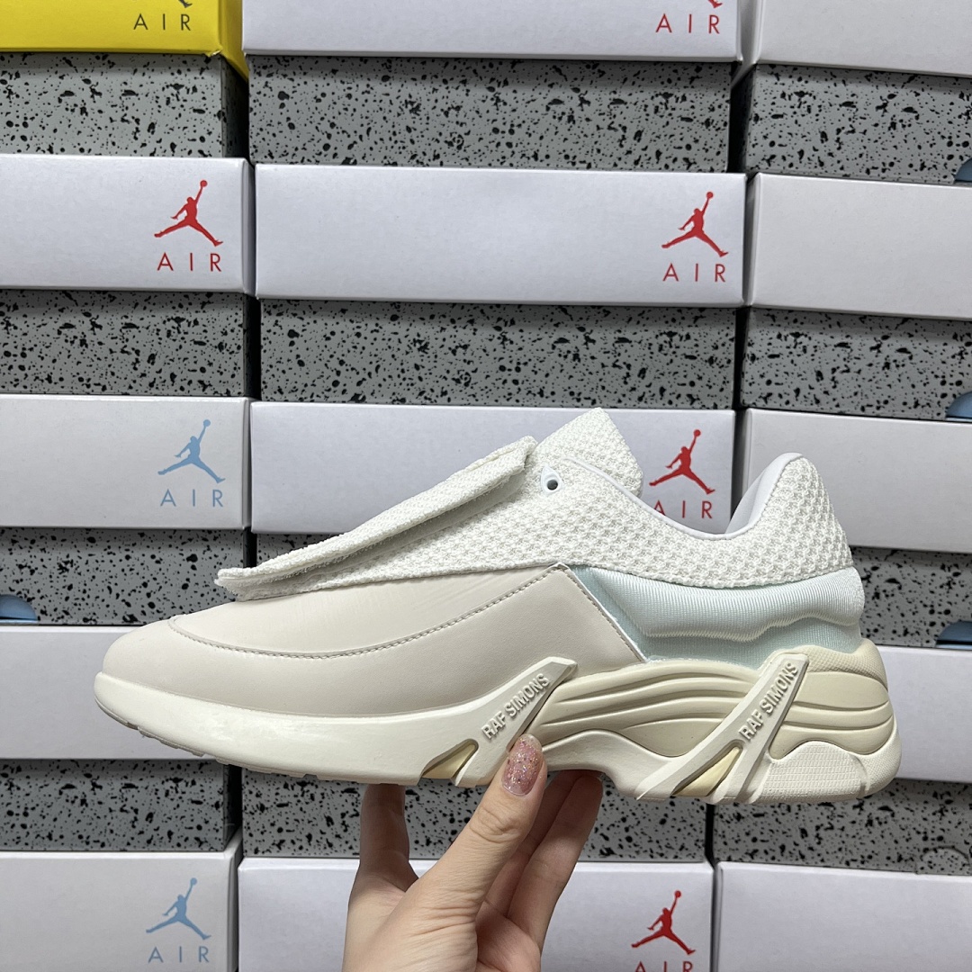 On Running Raf Simons Antei Low Top - Image 2