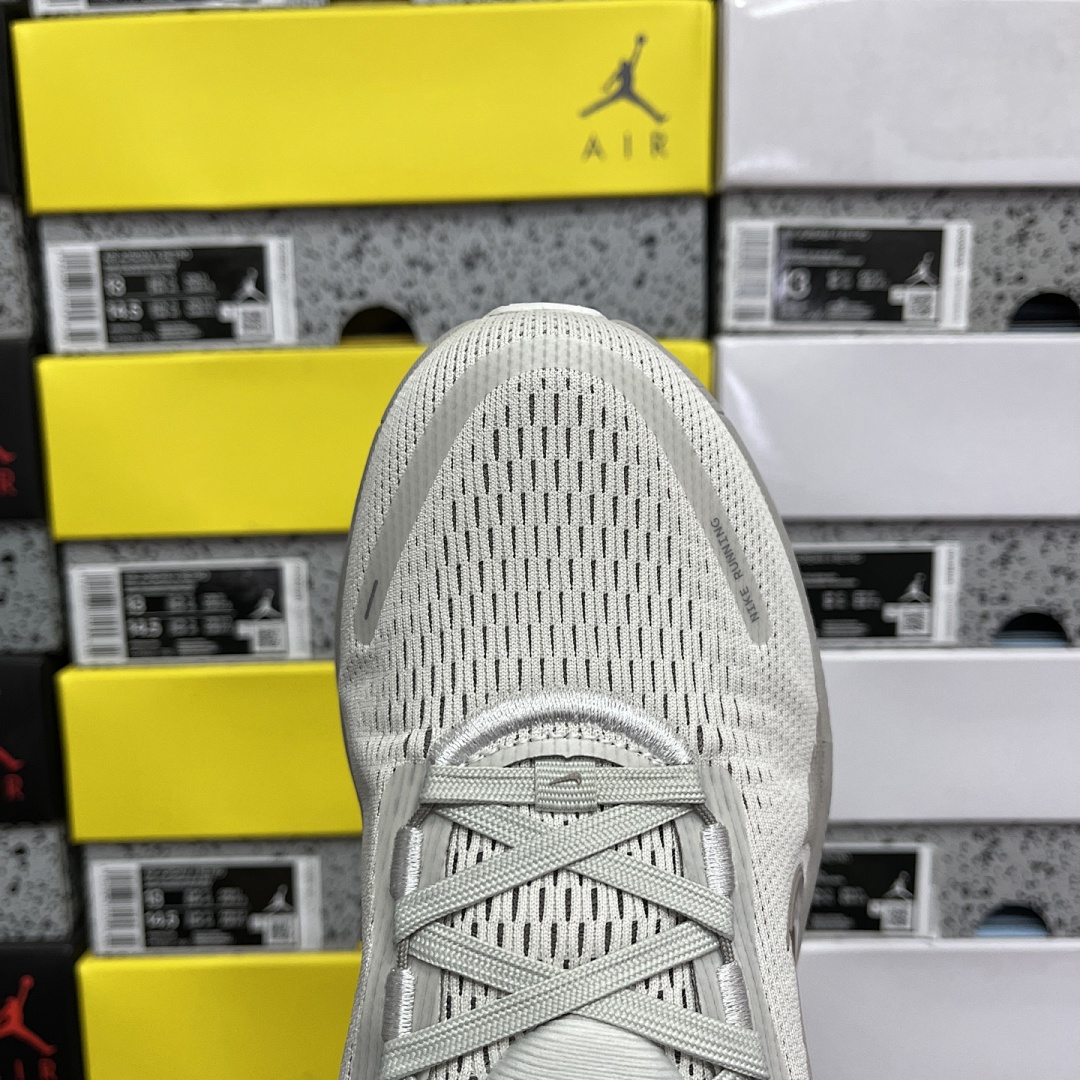 Nike Zoom Vomero - Image 11