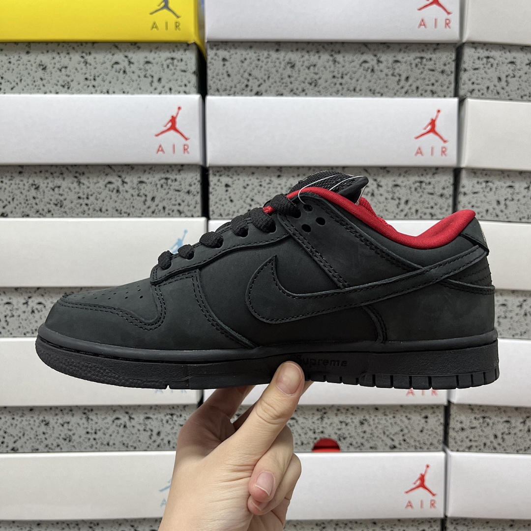 Nike SB Dunk Low Supreme Collab (Black 94) - Image 3
