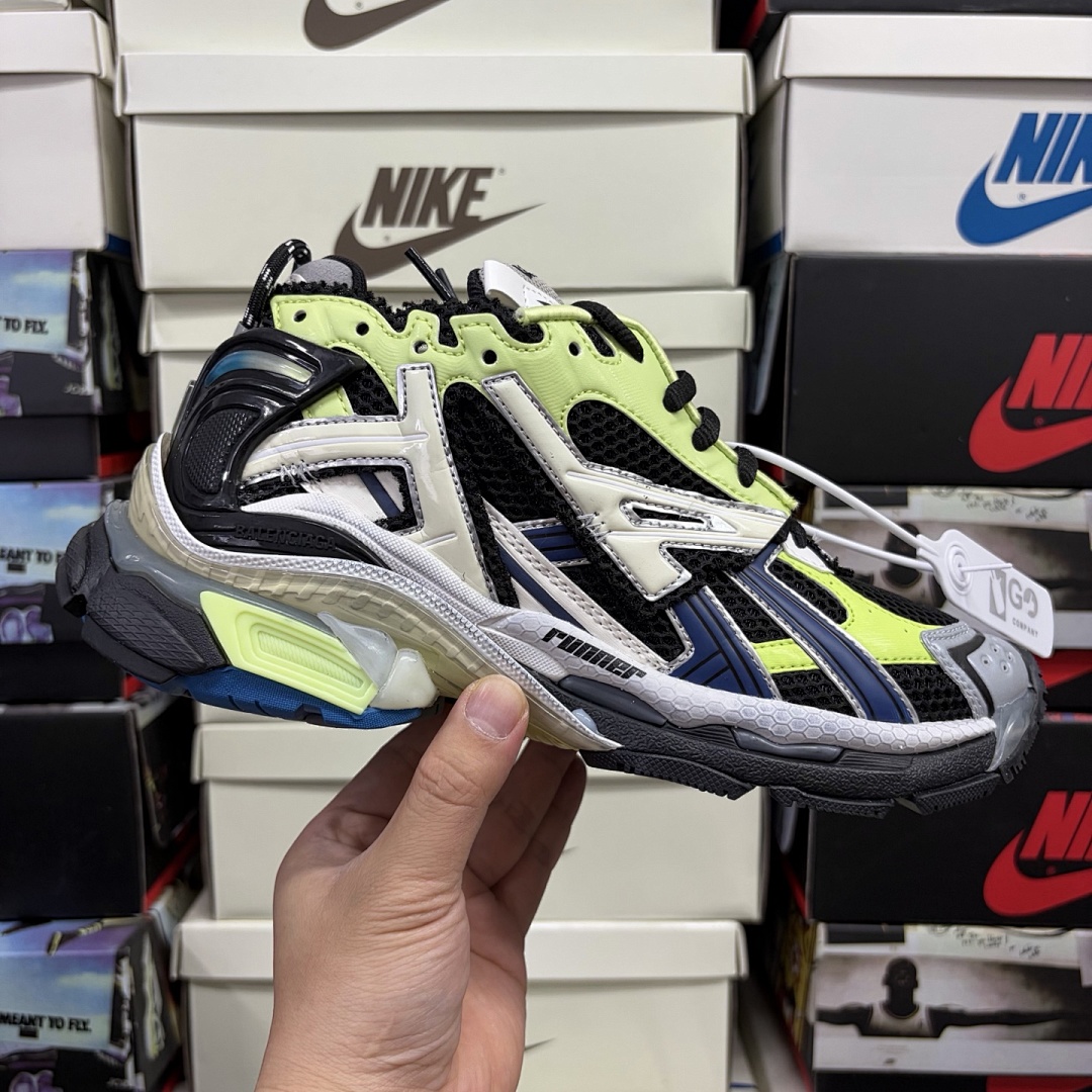 Balenciaga BLCG Runner7.0 - Image 100