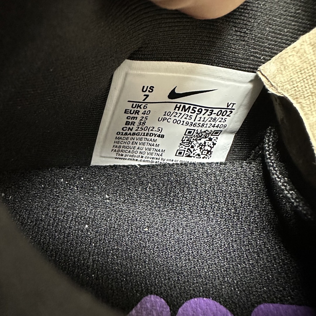 Nike Vomero Premium HQ2050-002 - Image 9