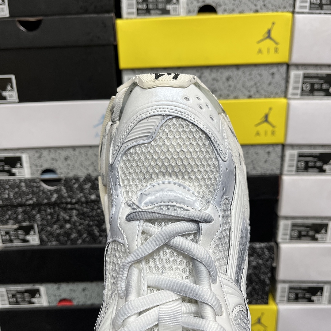Balenciaga BLCG Runner 7.5 - Image 9