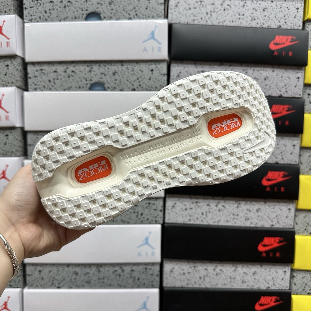 Nike Vomero Premium Sail Coconut Milk - Image 9