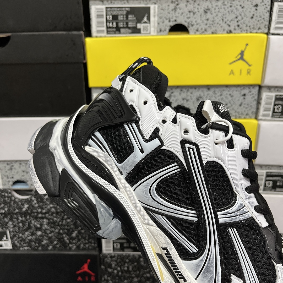 Balenciaga BLCG Runner 7.5 - Image 2