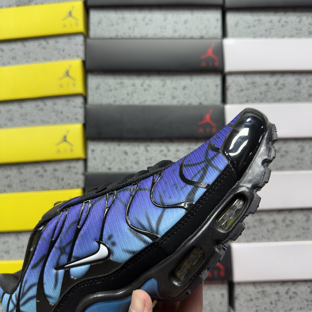 Nike Air Max Plus - Image 4