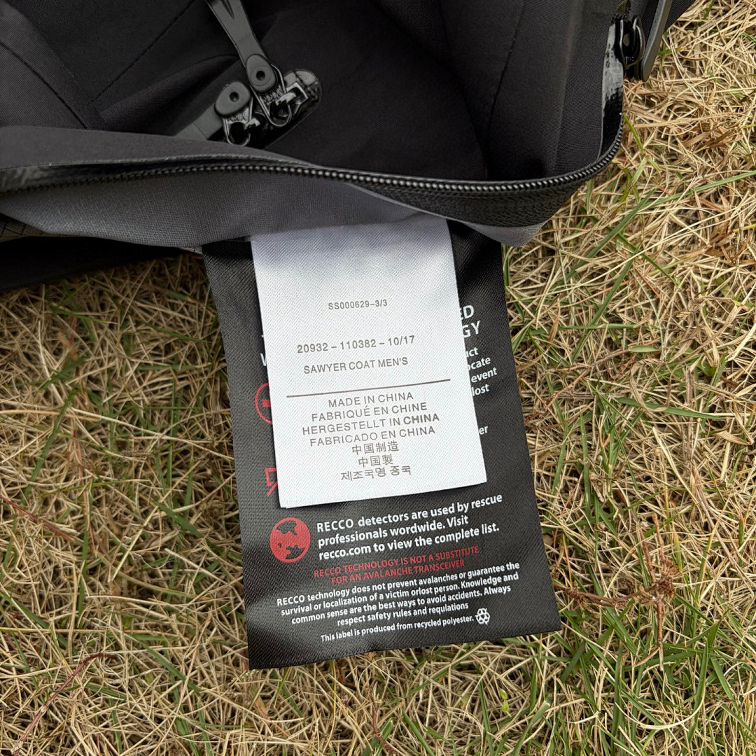 Arc'teryx Beta Jacket (Black SL) - Image 4