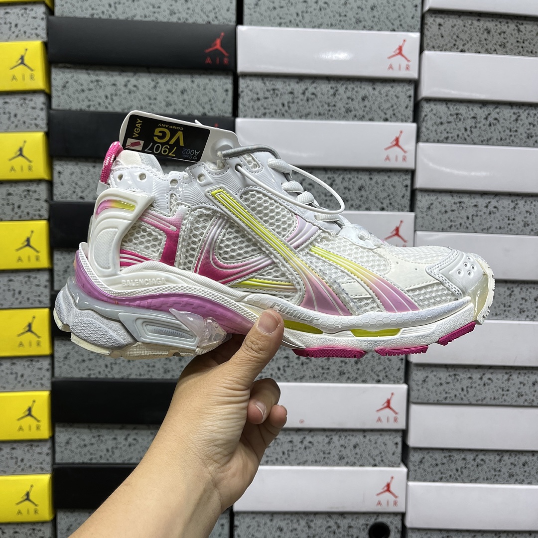 Balenciaga BLCG Runner - Image 36