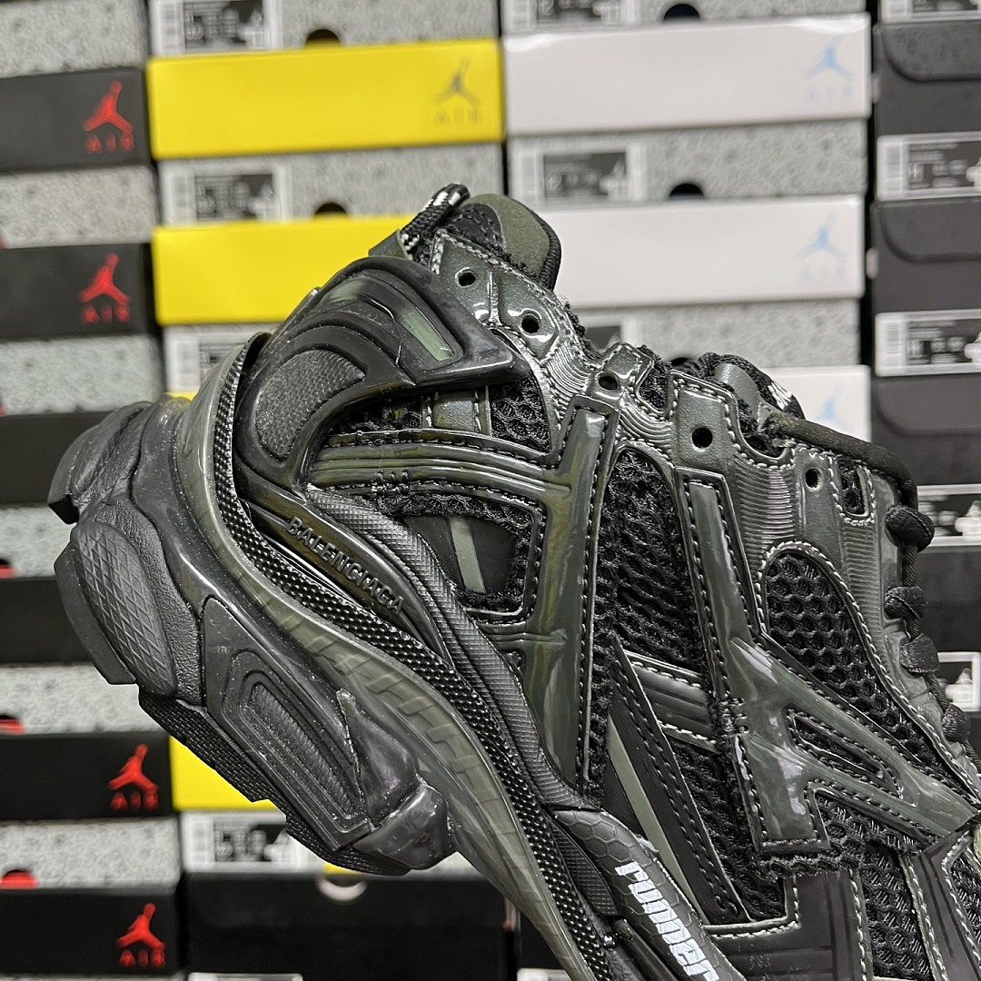 Balenciaga BLCG Runner 7.0 - Image 10