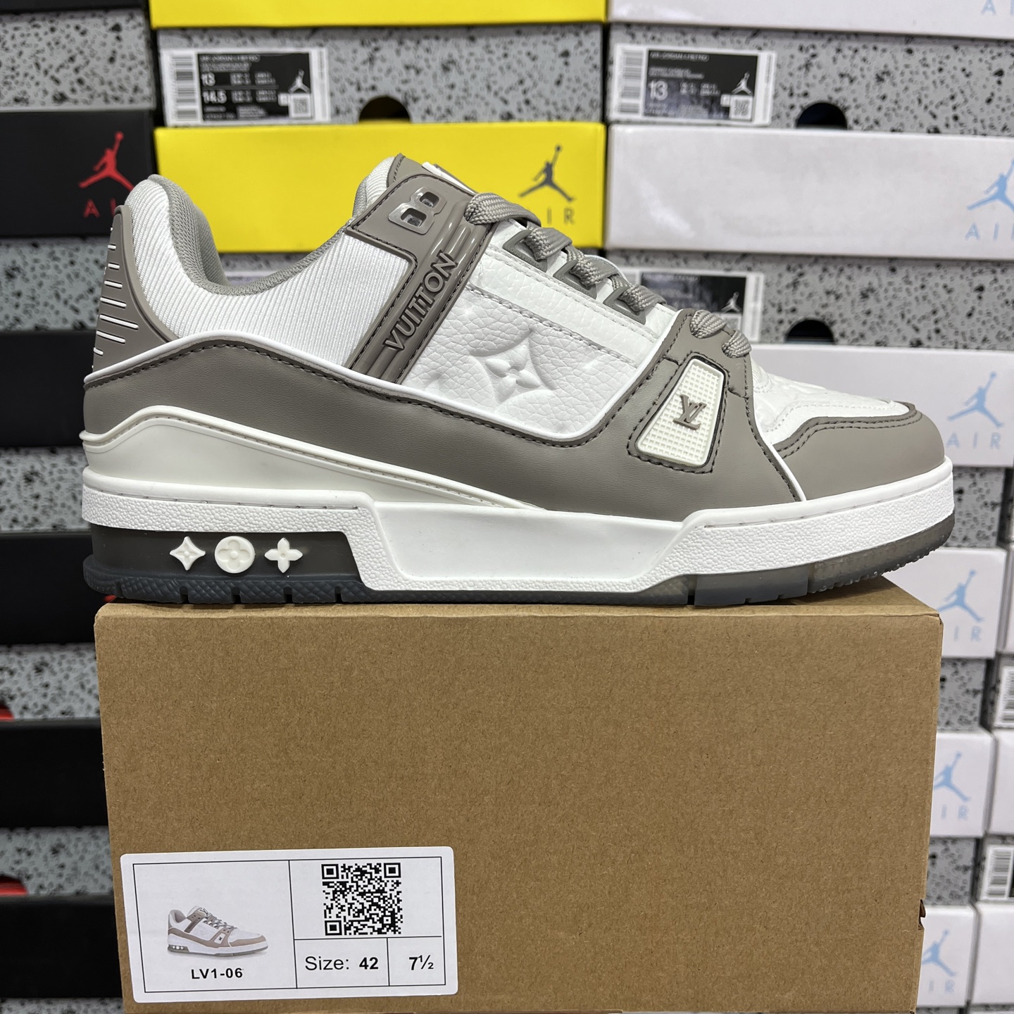 Louis Vuitton Trainer 1-06 - Image 10