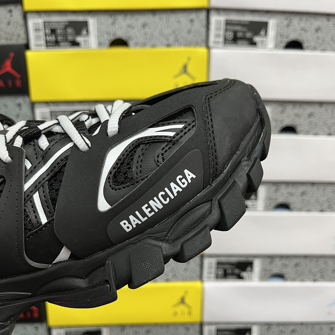 Balenciaga BLCG Track 3.0 Black White LED - Image 4