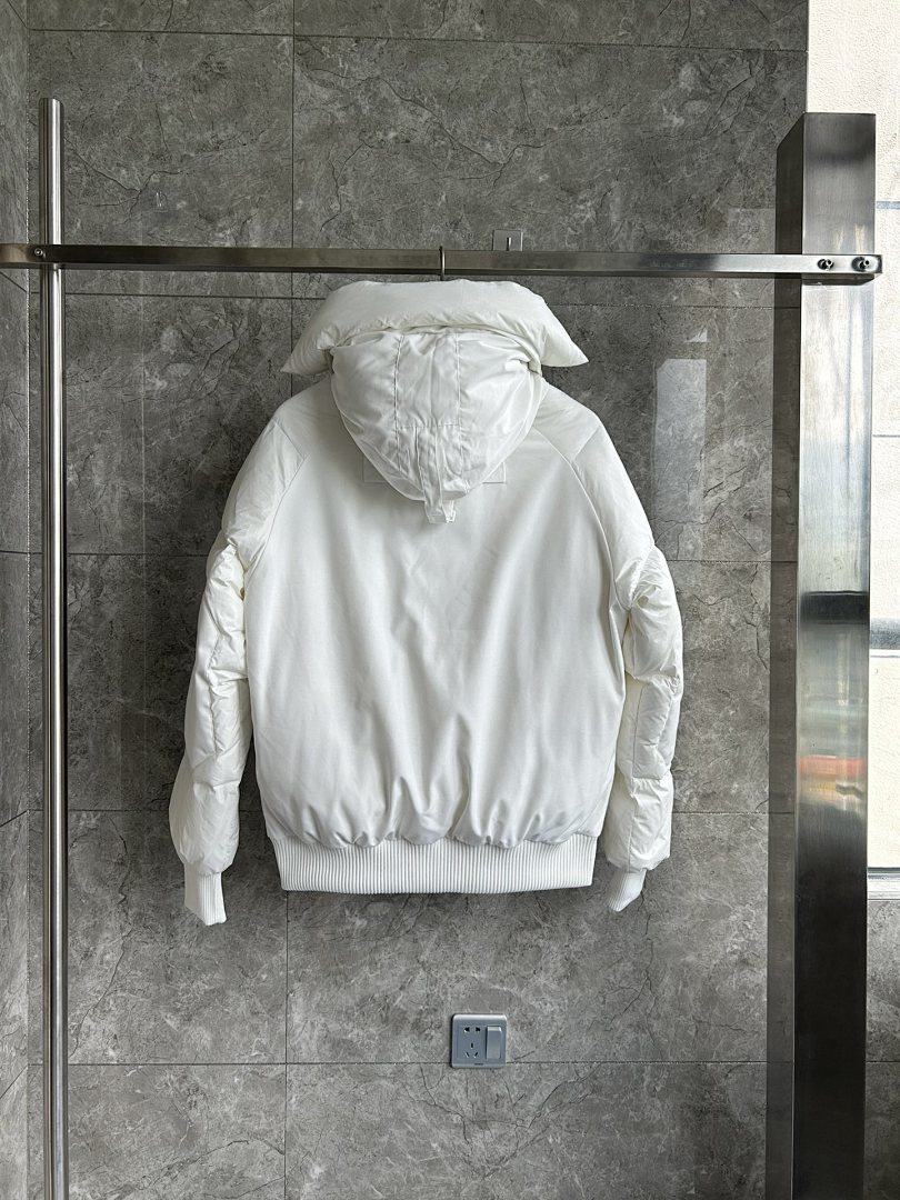 Canada Goose Chilliwack Bomber Jacket - Image 3