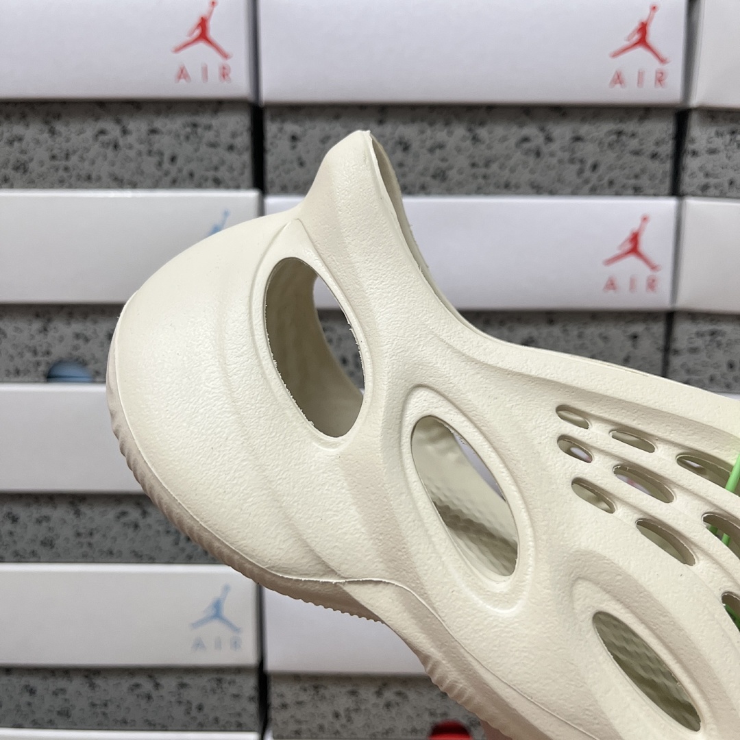 Adidas Slide/Foam Runner - Image 17