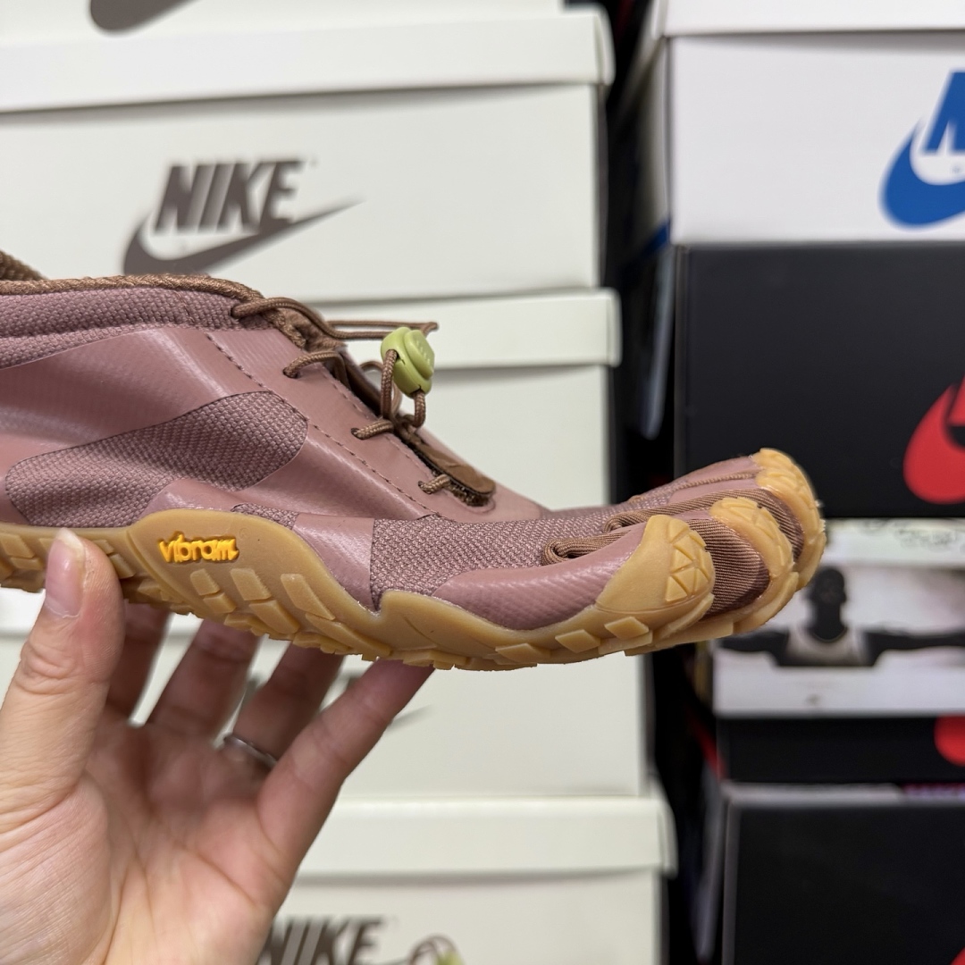 Suicoke Finger Chukka Boot S20MLC1 Pink Brown Straps - Image 9