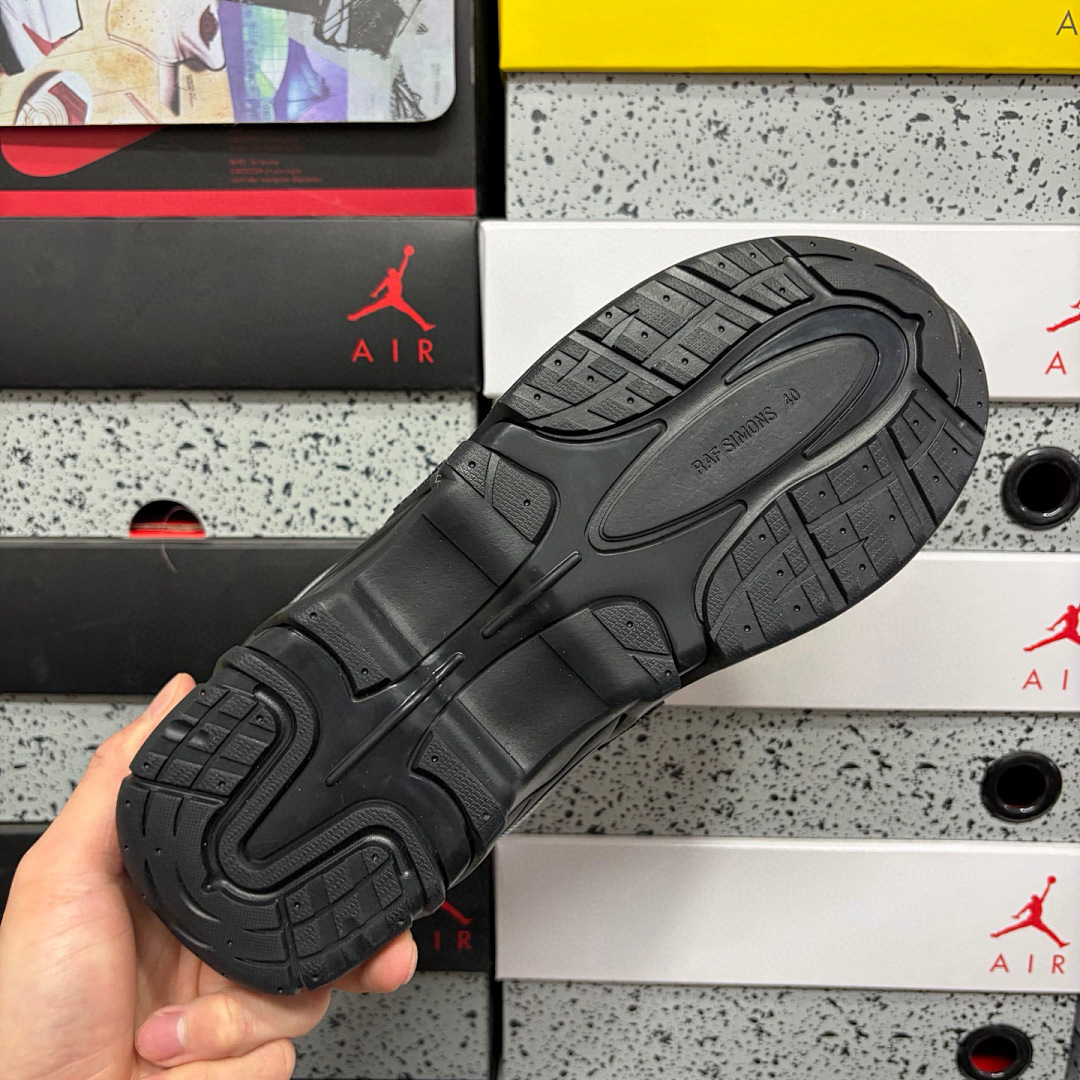 On Running Raf Simons Antei Low Top - Image 3