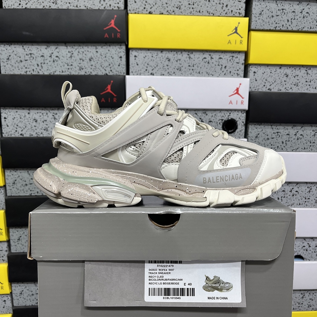 Balenciaga Track 9698
