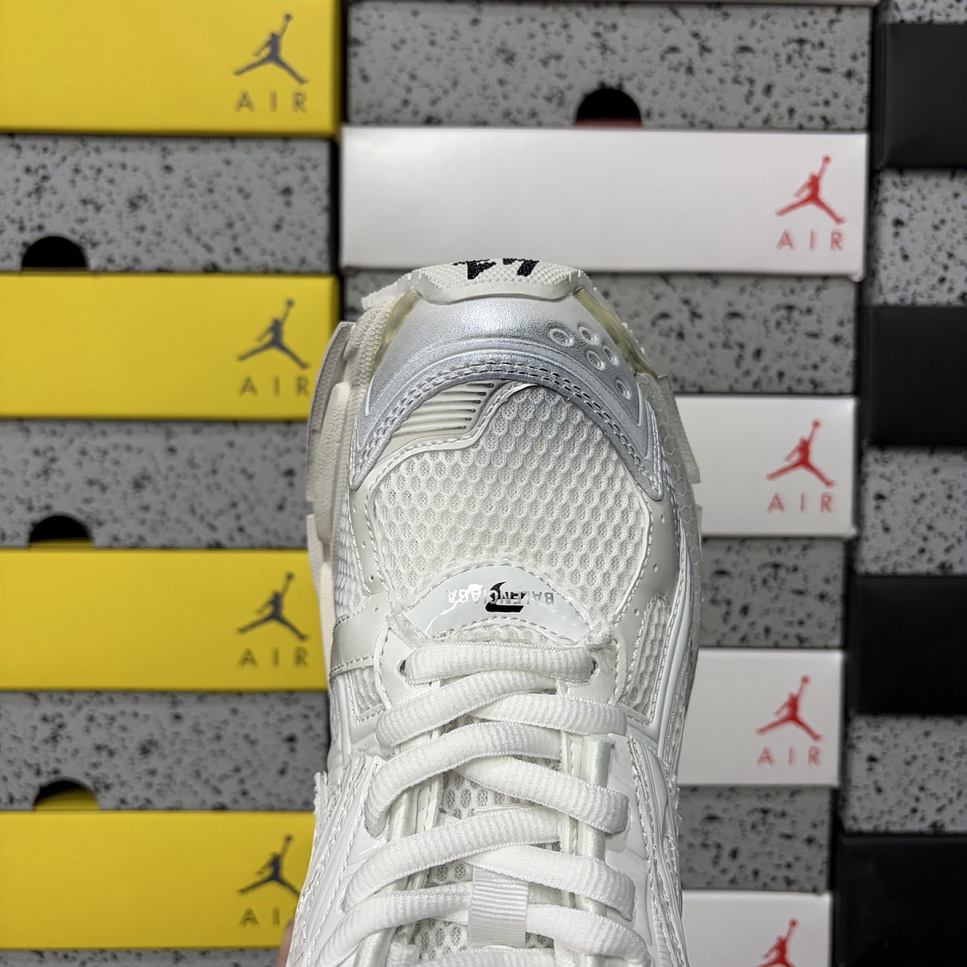 Balenciaga BLCG Runner 7.0 - Image 2