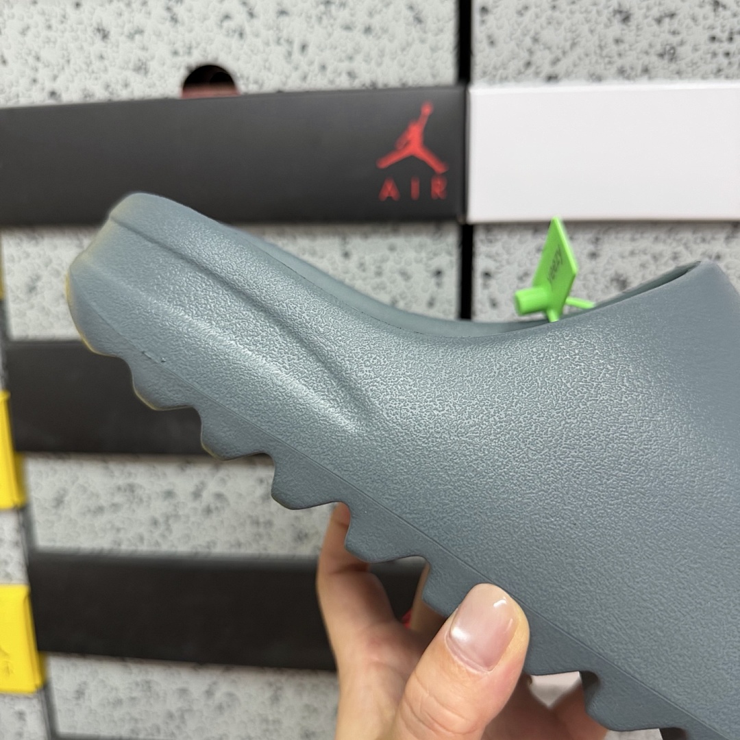 Adidas Slide/Foam Runner - Image 102