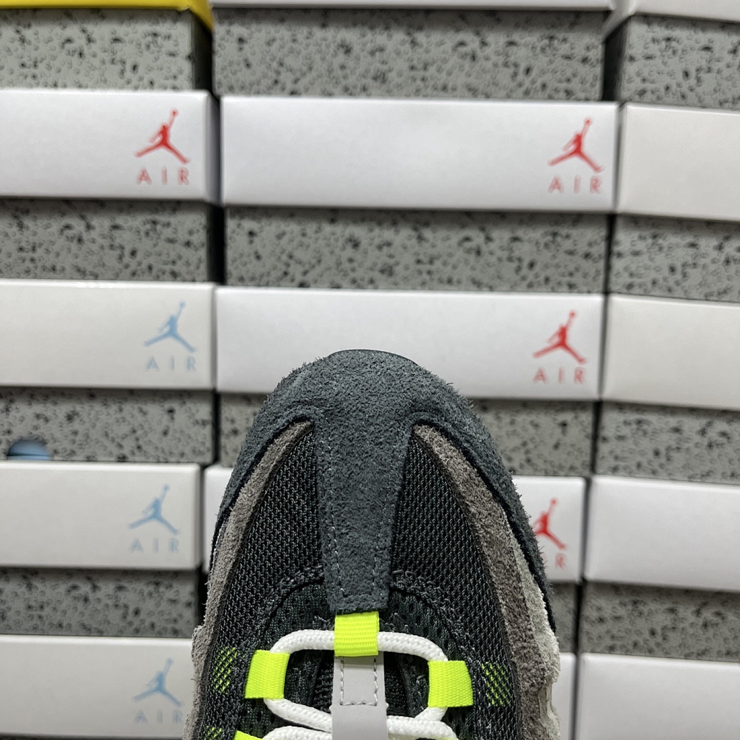 Nike Air Max 95 OG Reverse Gradient Neon - Image 8