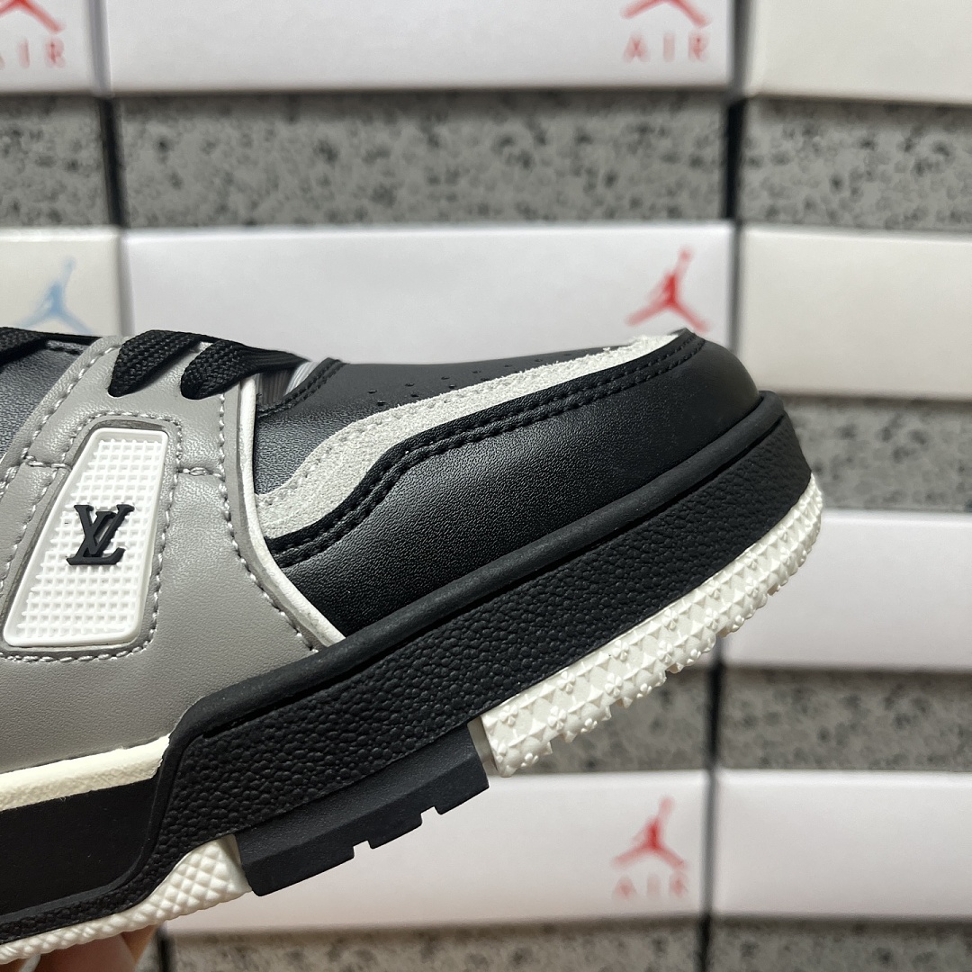 Louis Vuitton Trainer V2-05 - Image 6