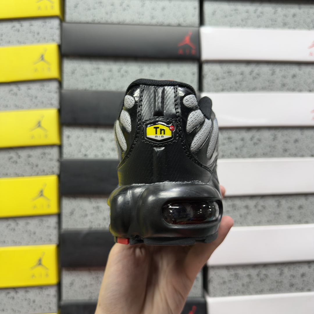 Nike Air Max Plus Black Gradient (Red) - Image 7