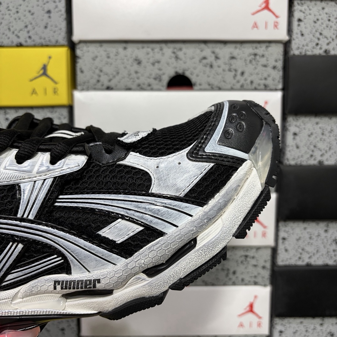 Balenciaga Runner LED 7.5 (Black White) - Image 8