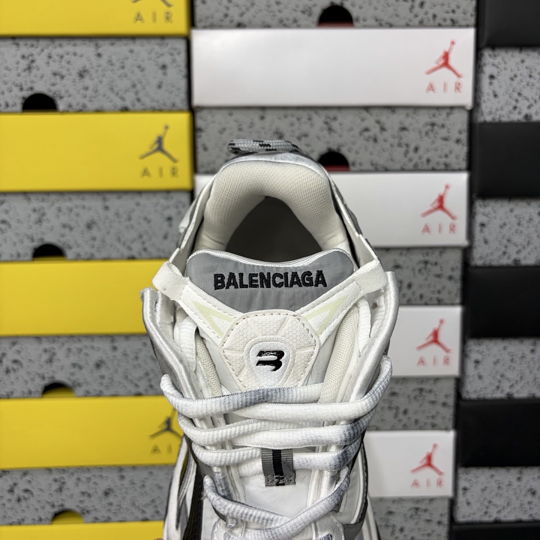 Balenciaga Runner LED 7 Gen - Image 3