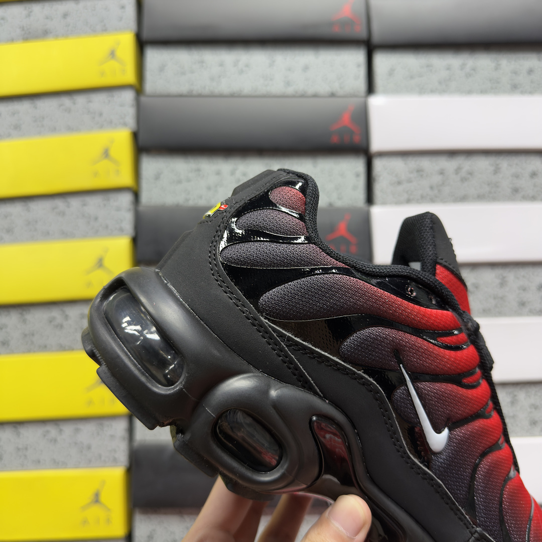 Nike Air Max Plus Deadpool - Image 4