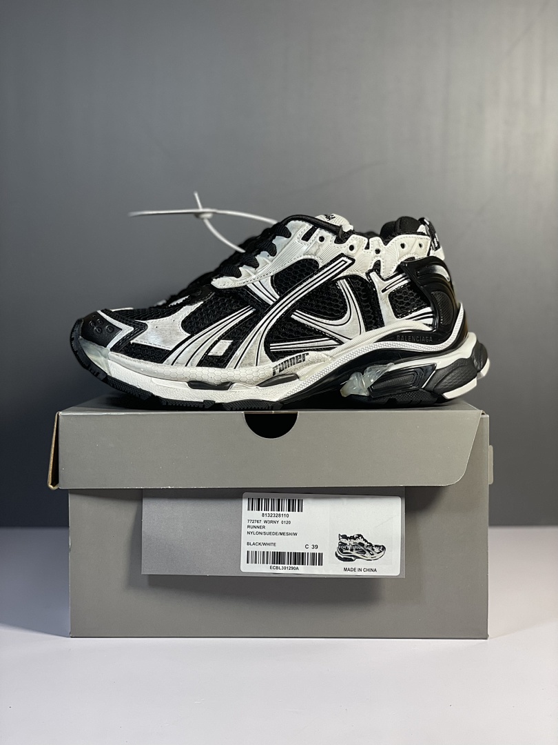 Balenciaga Runner 7.5 - Image 73