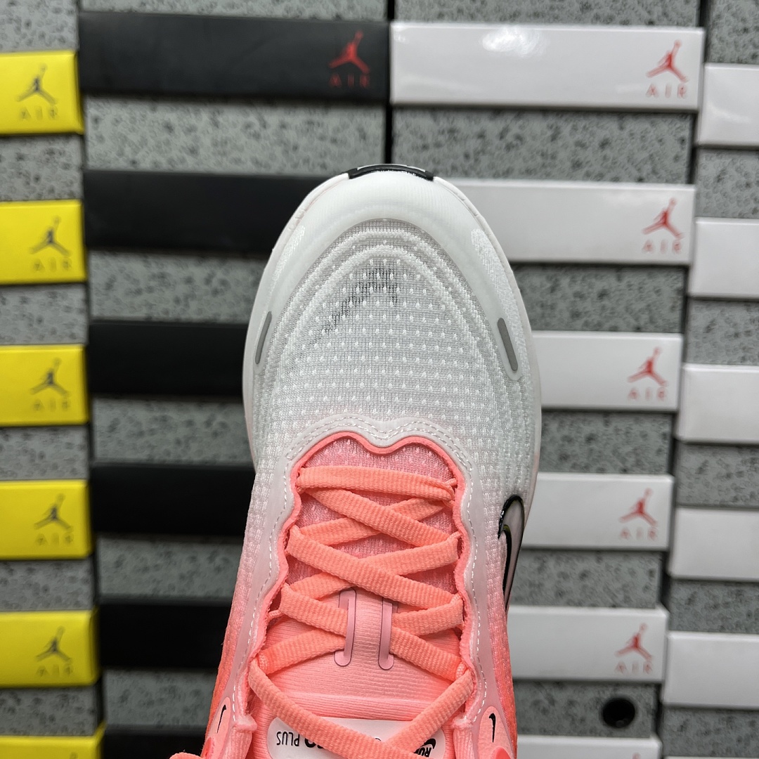 Nike Vomero Plus - Image 4