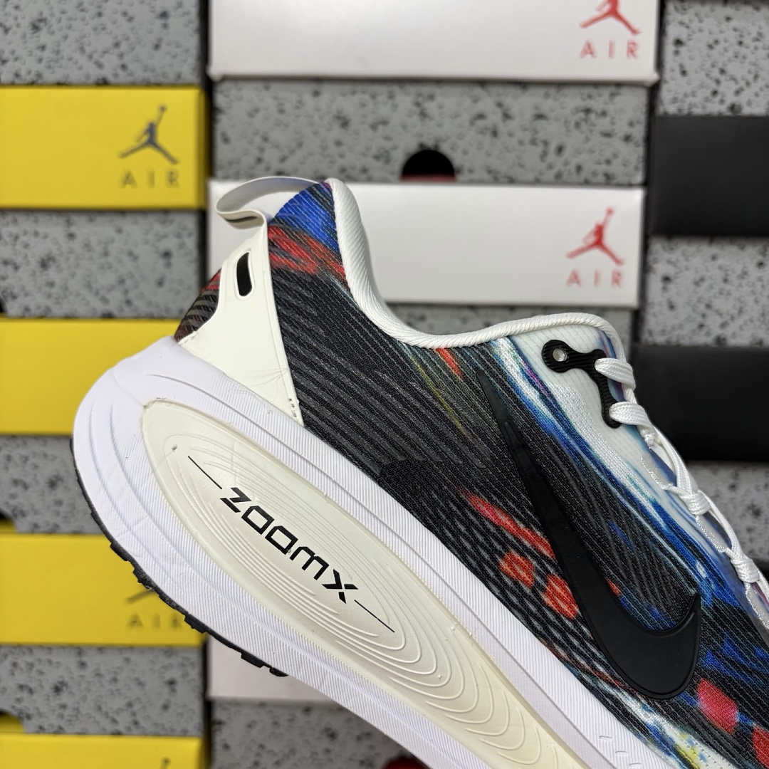 Nike Vomero 18 SE Light Trails - Image 7