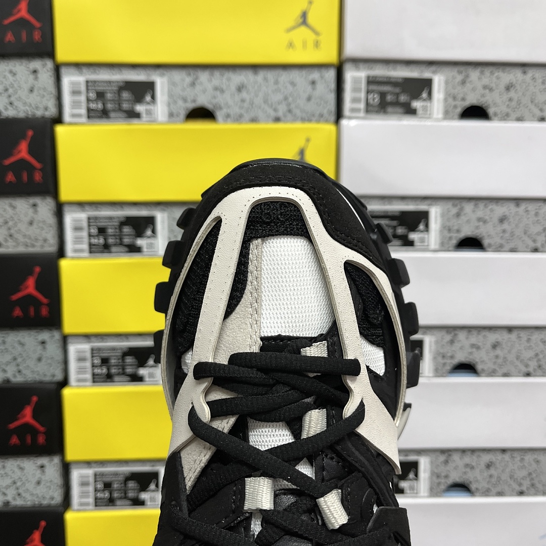 Balenciaga BLCG Track 3.0 - Image 2