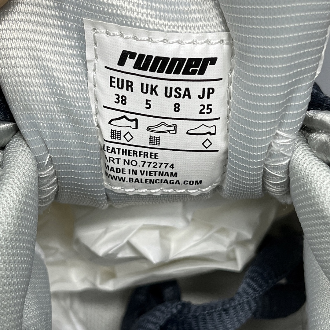 Balenciaga BLCG Runner 7.5 - Image 9