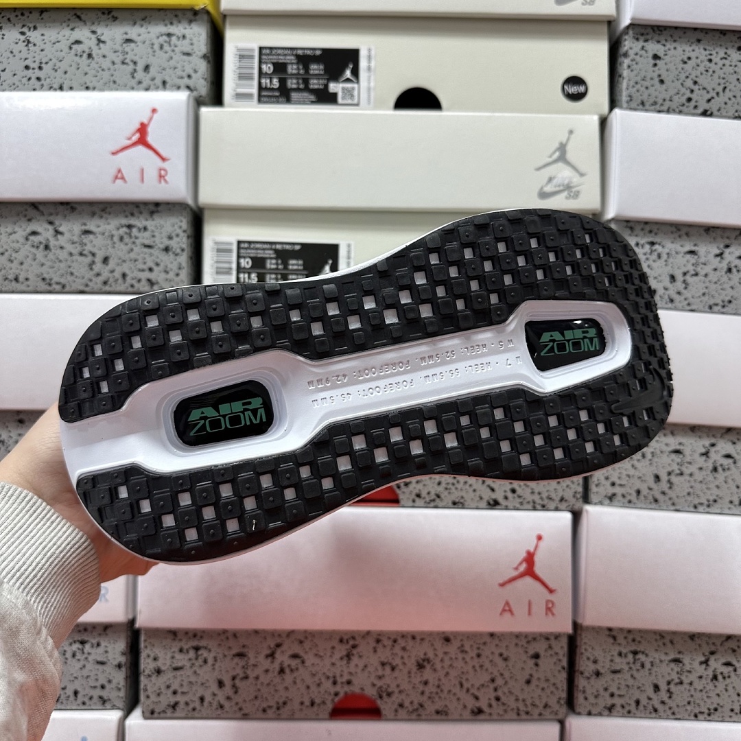 Nike Vomero Premium HQ2050-983 - Image 8
